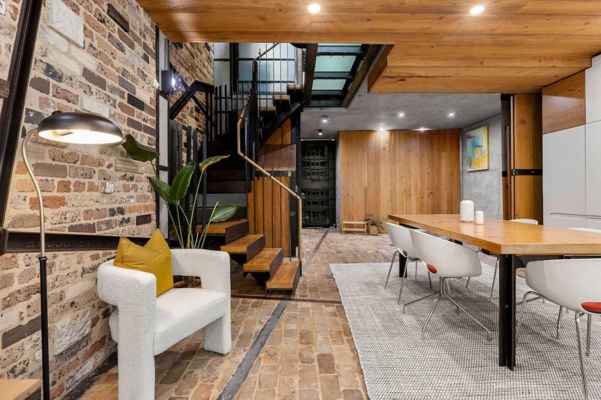 Modern & Stylish 3br In Redfern *