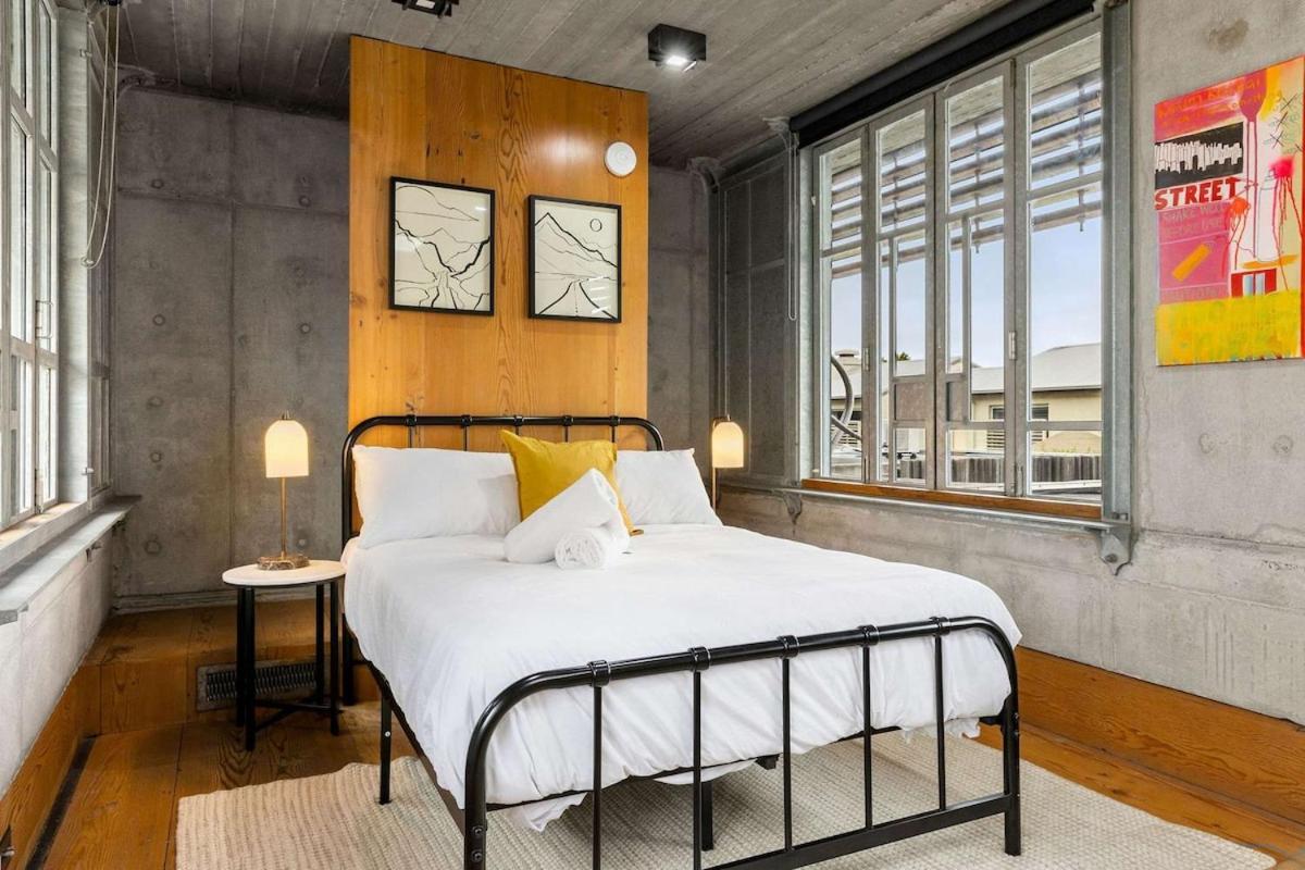 Modern & Stylish 3br In Redfern *