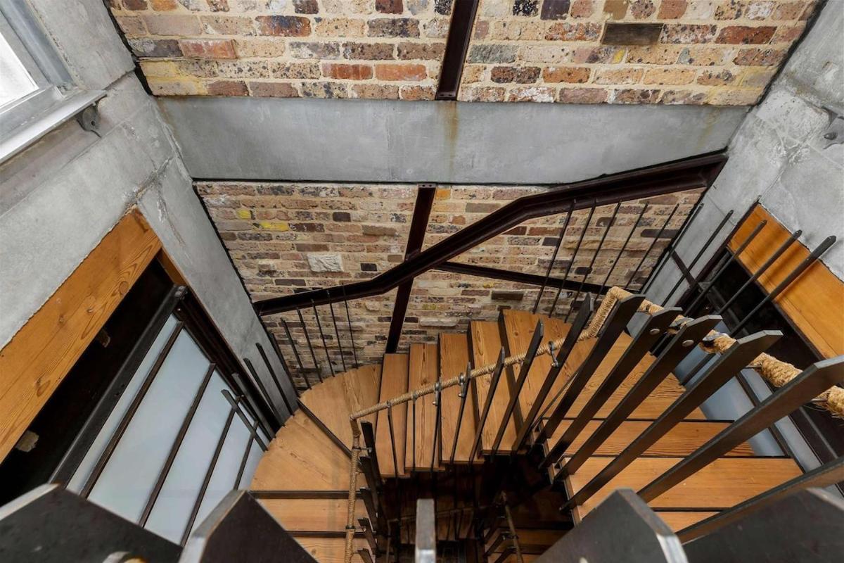 Modern & Stylish 3br In Redfern *