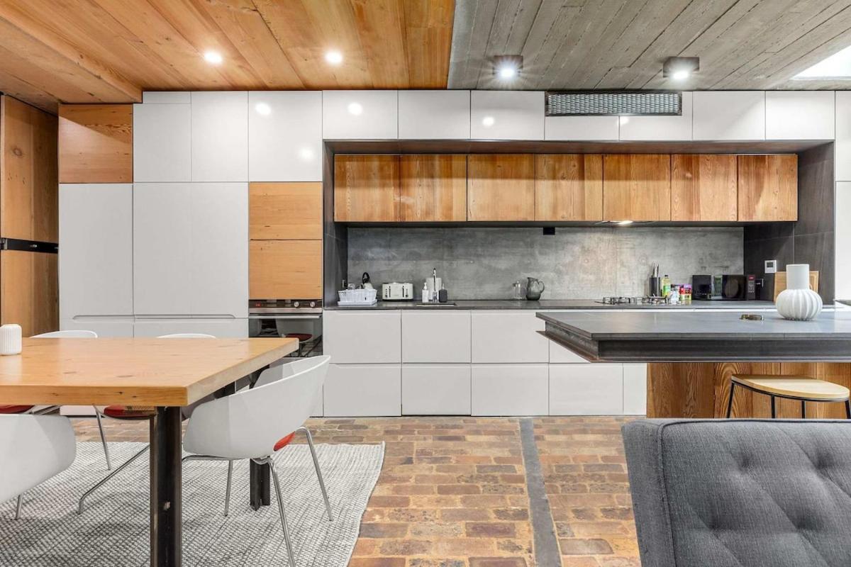 Modern & Stylish 3br In Redfern *