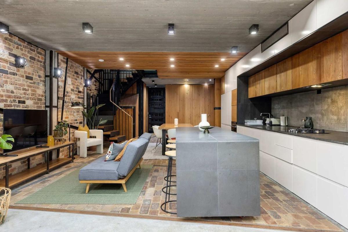 Modern & Stylish 3br In Redfern Apartment