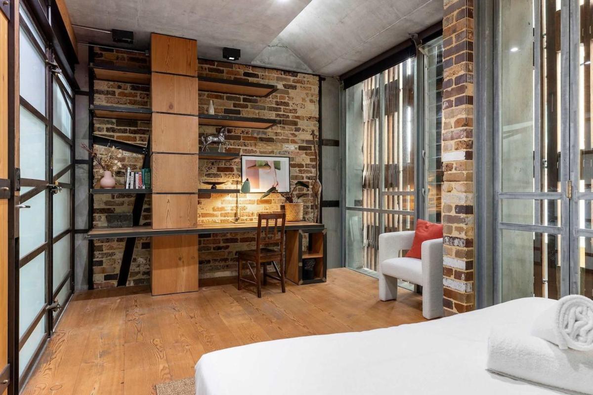 Modern & Stylish 3br In Redfern Apartment