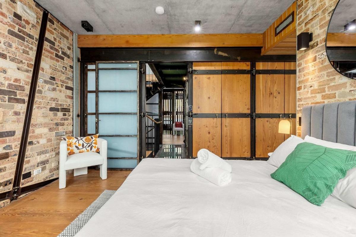 Modern & Stylish 3br In Redfern Apartment