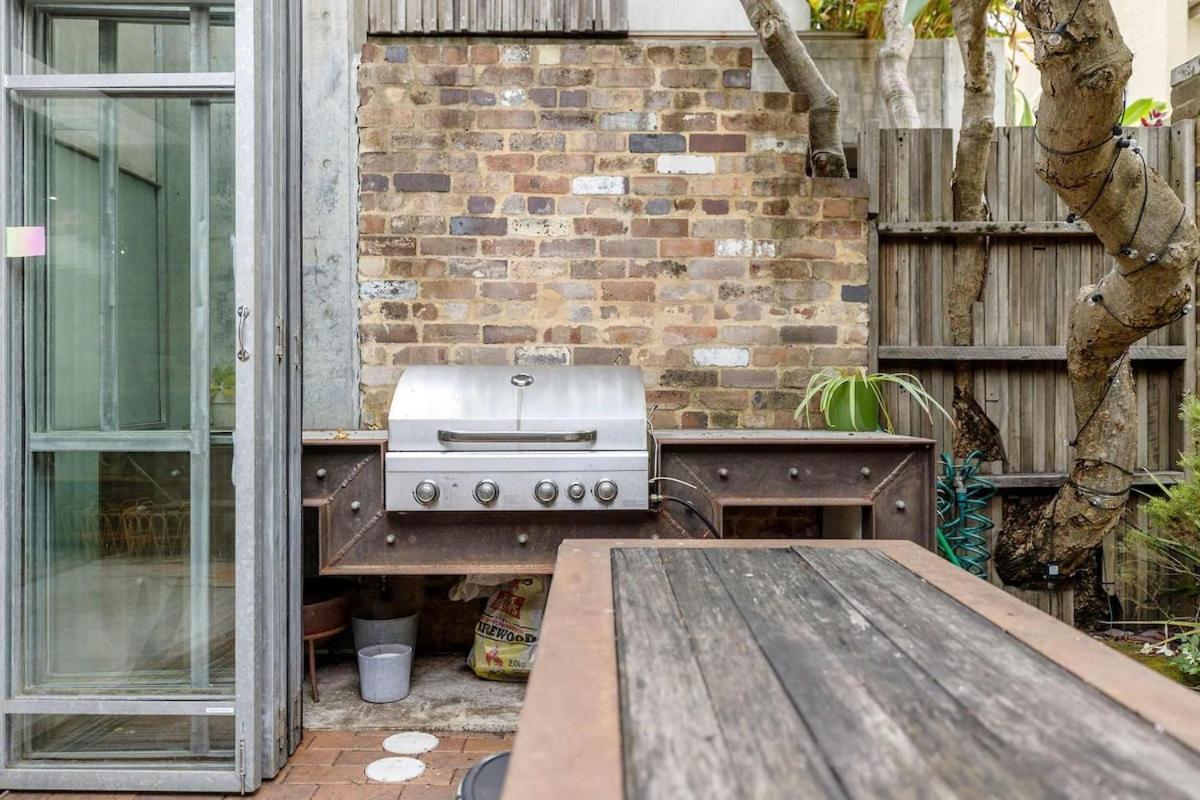 Modern & Stylish 3br In Redfern *